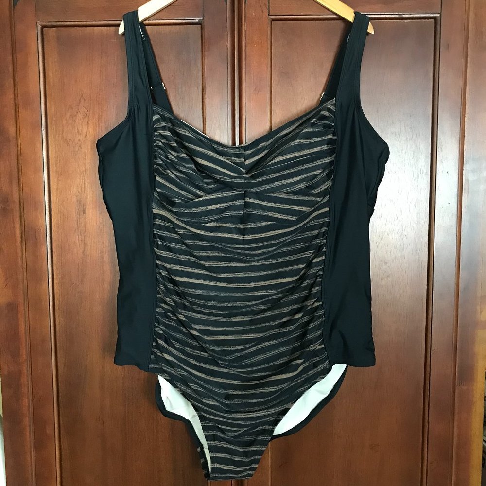 Ava & Viv One Piece Swimsuit Size 26W Black Striped